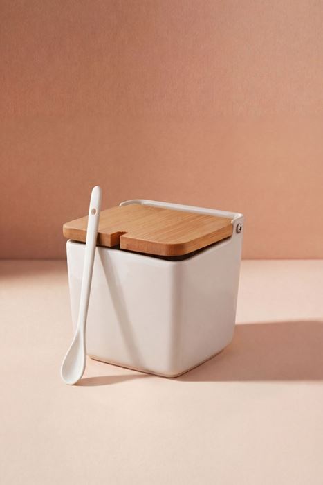 bambu kapaklı porselen tuz saklama kabı kaşıklı 700 ml 9x9x9 cm beyaz